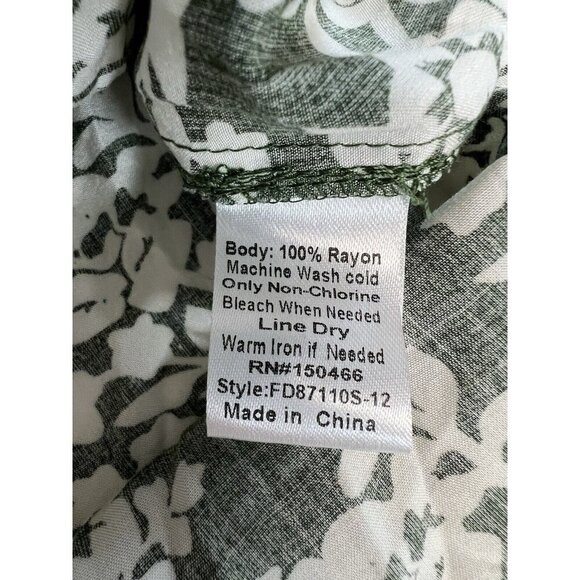 Fun2Fun Pleated Detail Blouse~Size Small~Green White Floral Top~Stitch Fix L7 08 - Picture 10 of 10